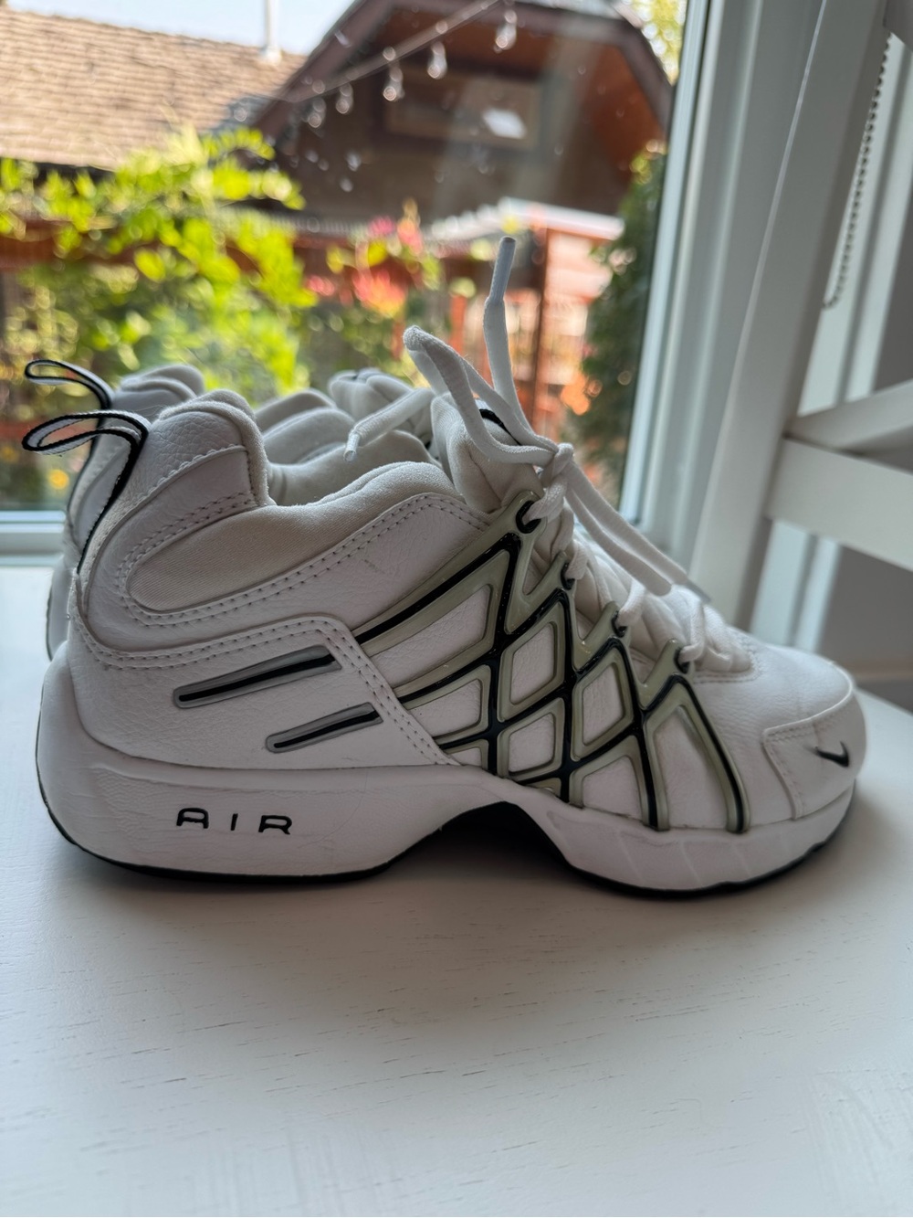 Rare Vintage Nike Air Y2K Cage Sneakers – Women’s 8 / EU 39 – Style 871020-101